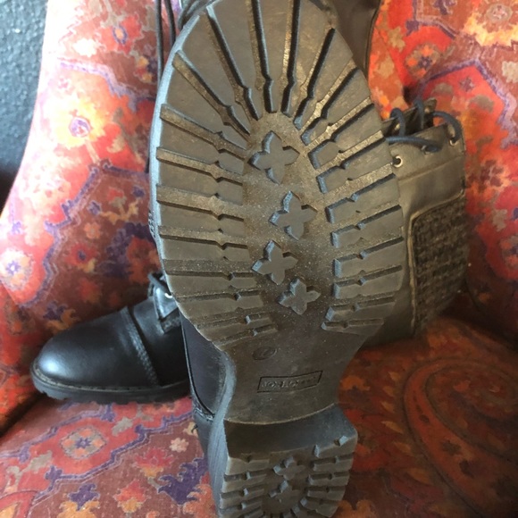 Boots - Picture 4 of 5